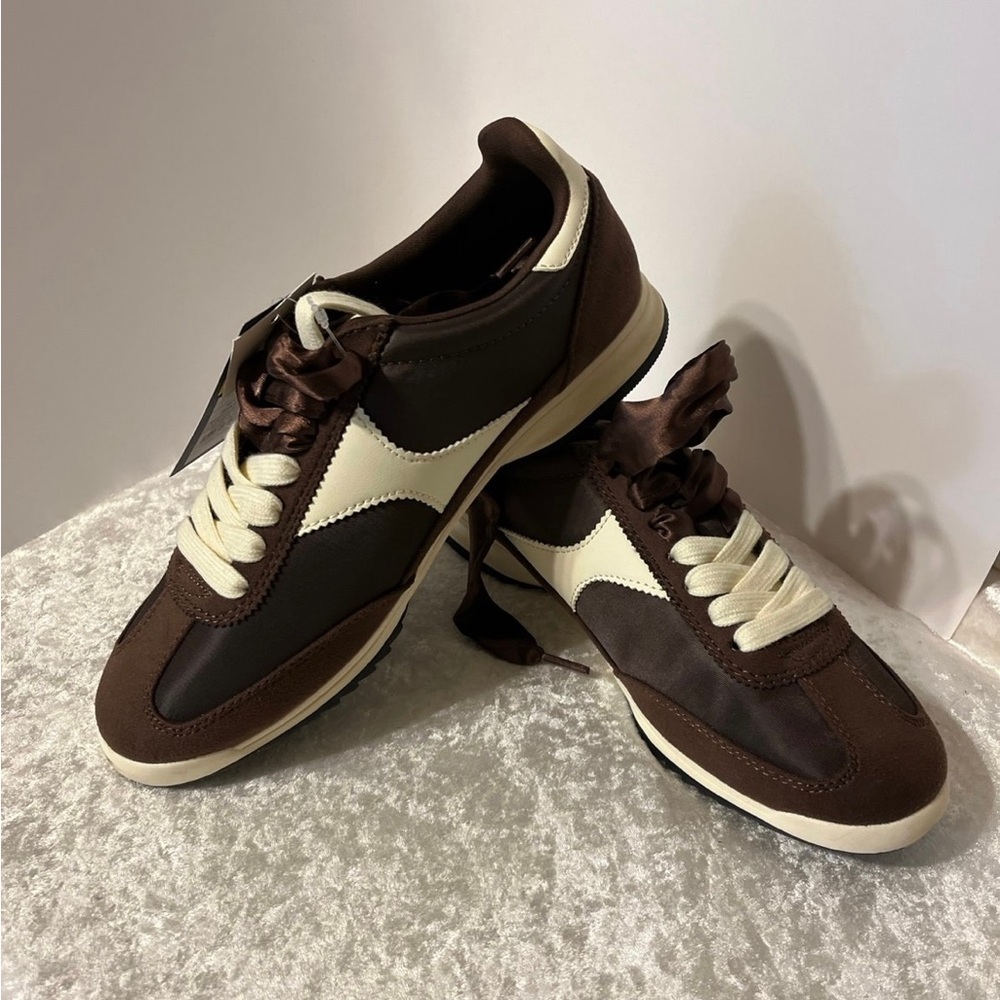 Universal Thread Brown Skyler Sneakers